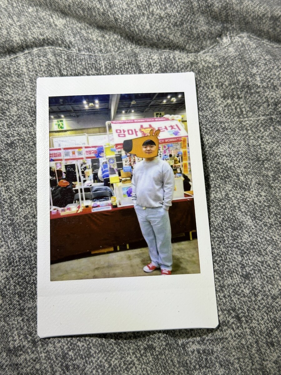 일러페스)지인분이 폴라로이드로 찍어주셨는데 맘에든다_1.jpg