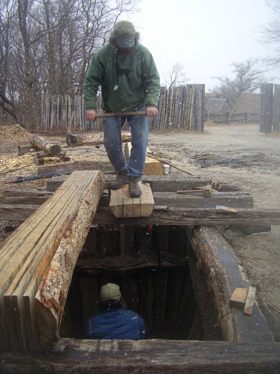 싱글벙글 중세에 나무판자 만들던 방법_1.jpg