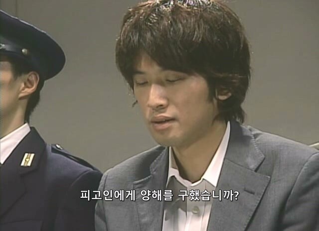 길 가던 무고한 시민을 붙잡아서 강도로 만든 형사_15.jpg