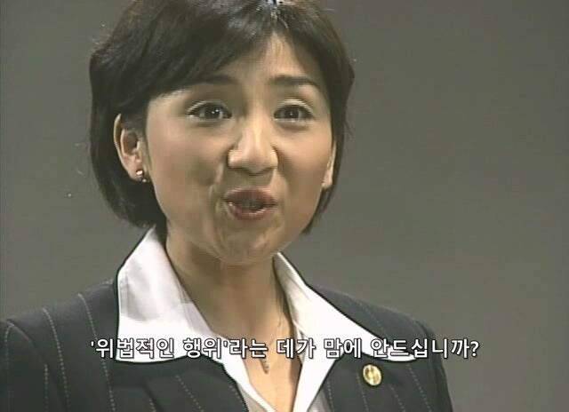 길 가던 무고한 시민을 붙잡아서 강도로 만든 형사_22.jpg