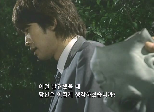 길 가던 무고한 시민을 붙잡아서 강도로 만든 형사_26.jpg