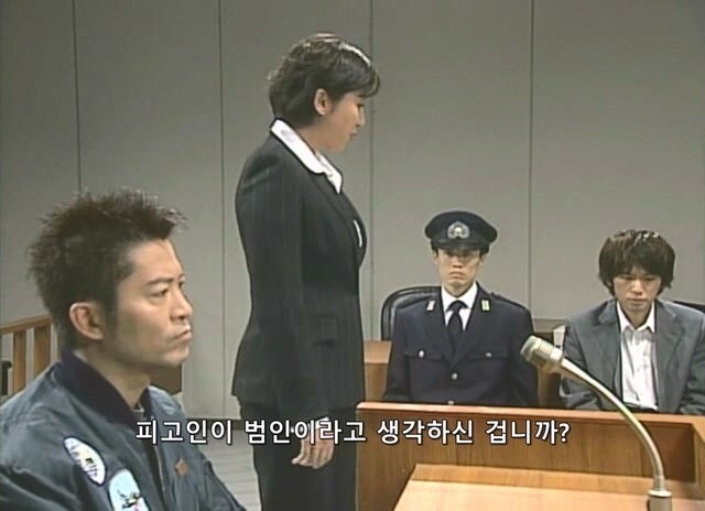 길 가던 무고한 시민을 붙잡아서 강도로 만든 형사_31.jpg