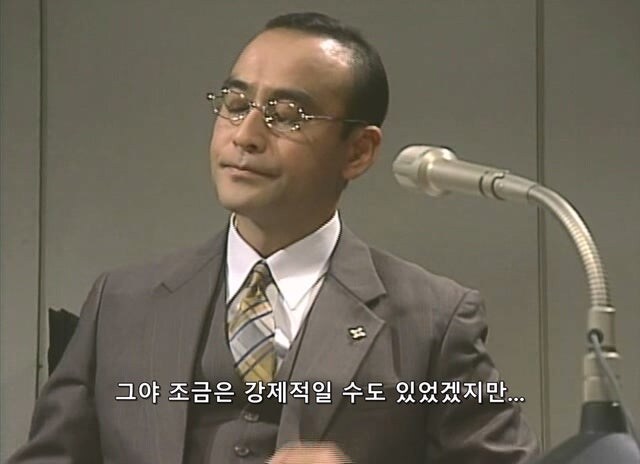 길 가던 무고한 시민을 붙잡아서 강도로 만든 형사_37.jpg
