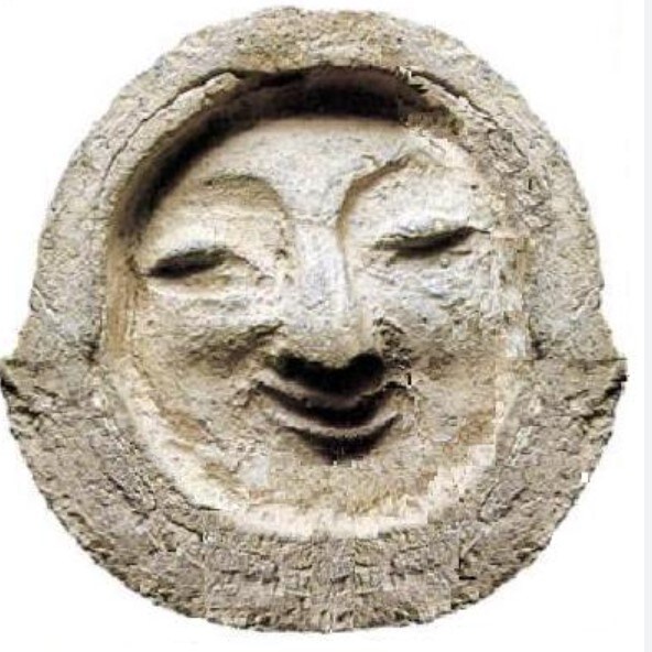 한국에도 있는 너무 절묘하게 망가져서 유명해진 유물_5.jpg