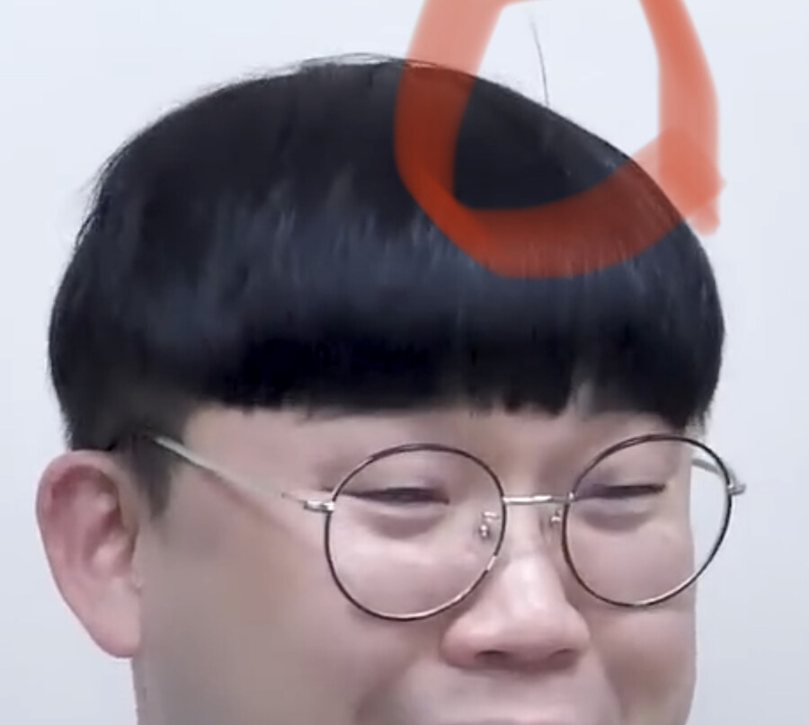 흑백리뷰 바삭튀김버거편 보는데 조금 거슬리네_1.jpg