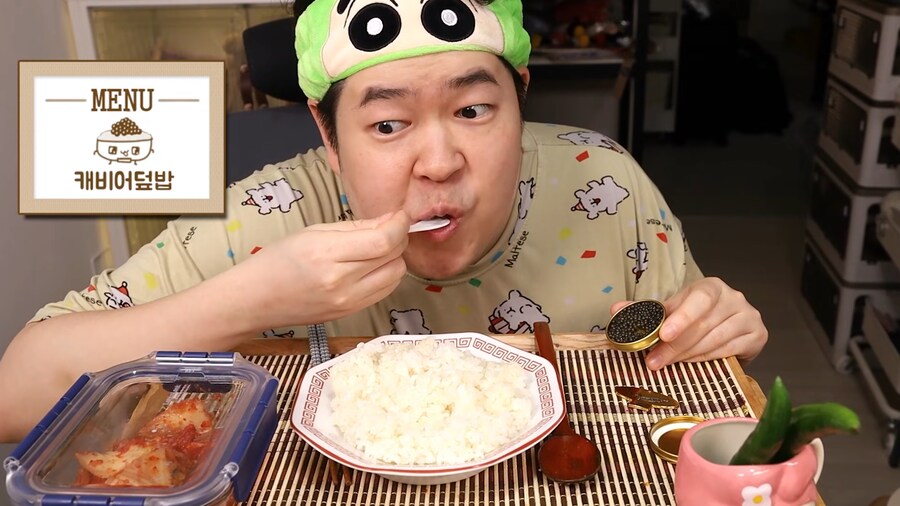 인생 첫 캐비어 먹방 하는 유튜버.jpg_25.png