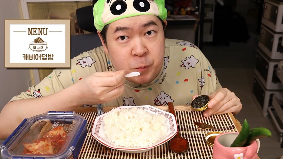 인생 첫 캐비어 먹방 하는 유튜버.jpg_27.png