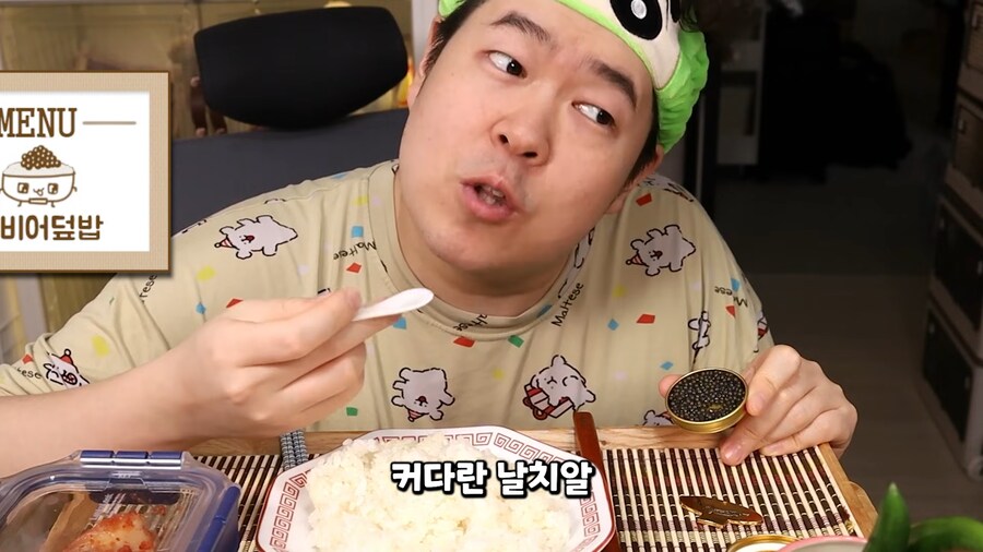 인생 첫 캐비어 먹방 하는 유튜버.jpg_36.png
