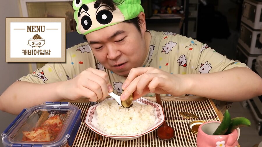 인생 첫 캐비어 먹방 하는 유튜버.jpg_37.png