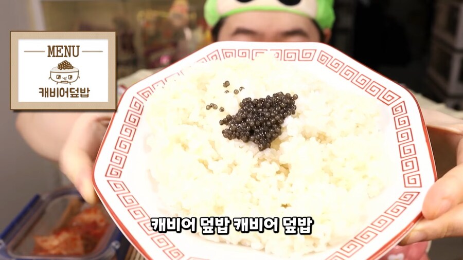 인생 첫 캐비어 먹방 하는 유튜버.jpg_40.png