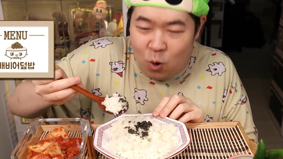 인생 첫 캐비어 먹방 하는 유튜버.jpg_46.png