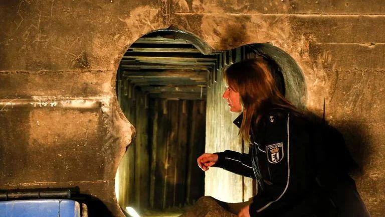 터널 뚫고 1000만 달러이상 훔친 도둑.jpe_3.webp