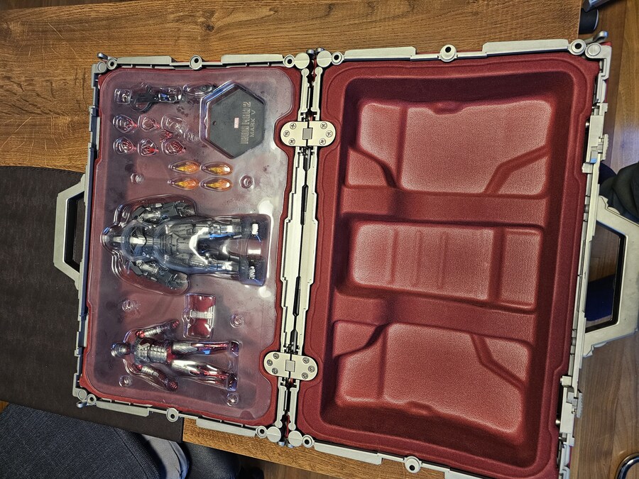 [핫토이 & ZD toys] 아이언맨 마크5 슈트업 & 케이스_6.jpg