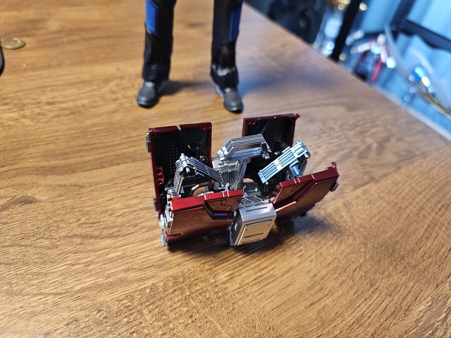 [핫토이 & ZD toys] 아이언맨 마크5 슈트업 & 케이스_15.jpg