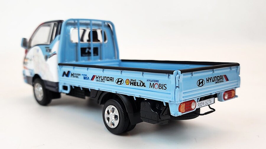 아카데미 1/24 현대 포터 N 스피뉴엘_9.jpg