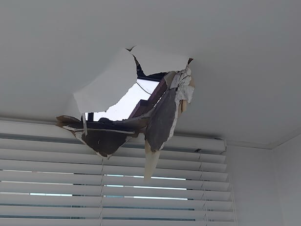 새벽에 천장이 무너졌다는 용산의 한 아파트_1.jpg