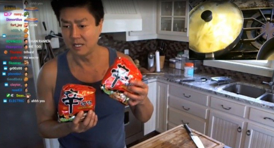 신라면을 먹는 남자_1.jpg