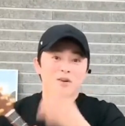 라이브방송 했다가 얼굴 공개된 구독자 37만 유튜버_1.png