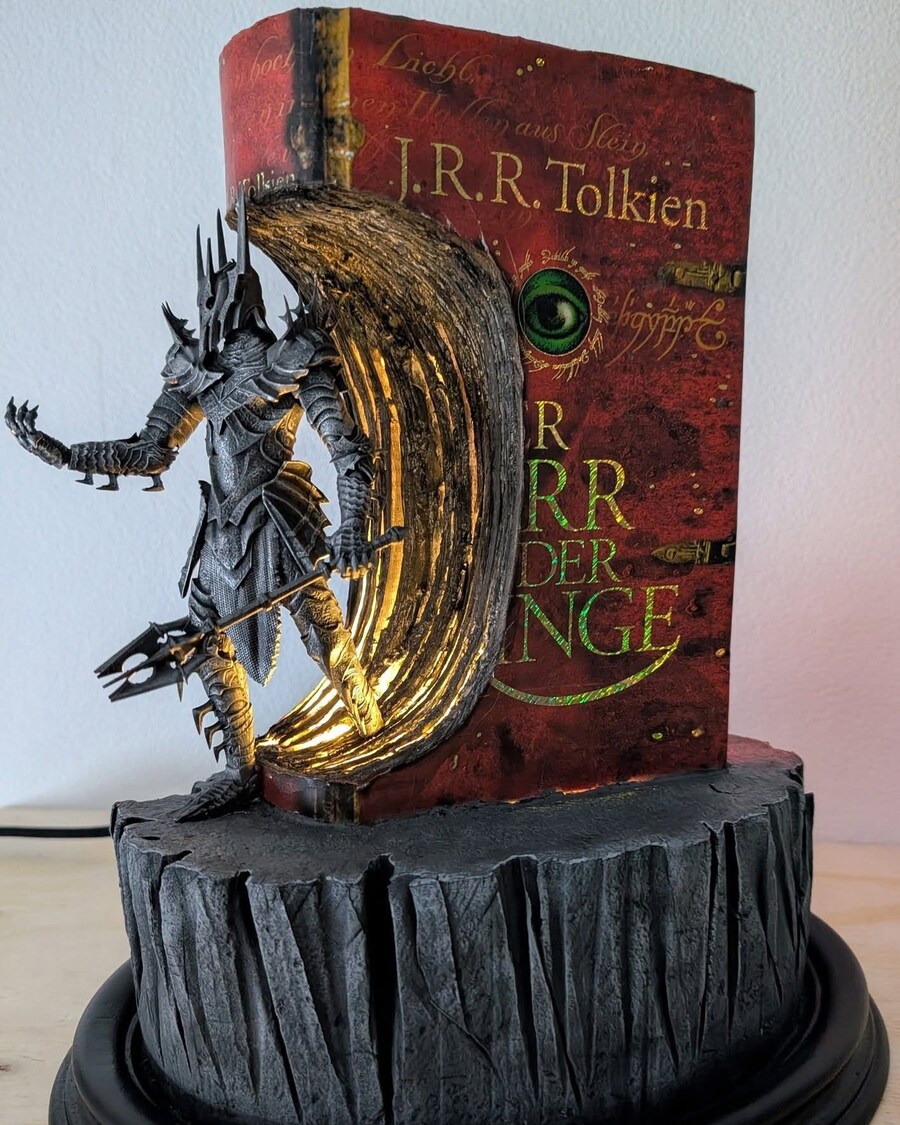 이 피규어, 책에서 튀어나온 것 같아!_1.jpg