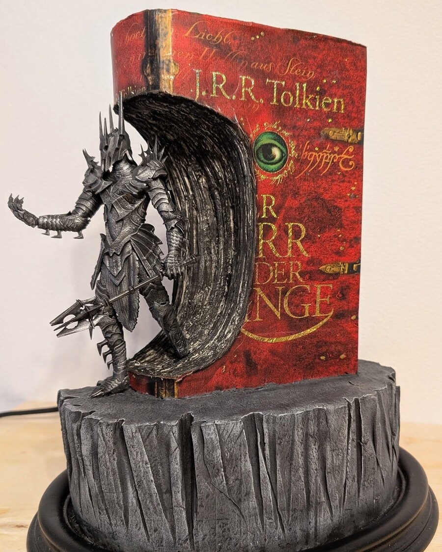 이 피규어, 책에서 튀어나온 것 같아!_3.jpg