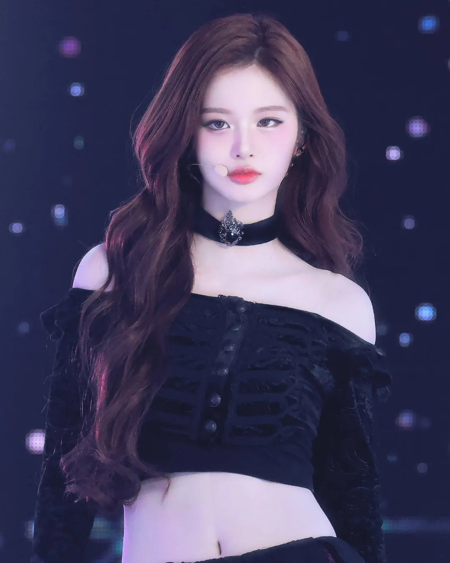 이와중에 설윤 역대급 애교 ㄷㄷㄷㄷㄷㄷㄷ.gif_2.webp