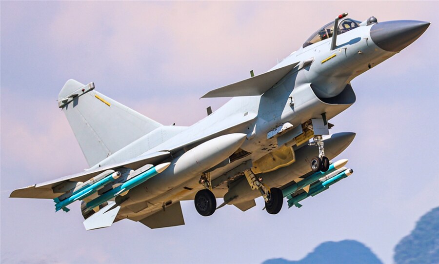 최근 공개된 미국의 음란 노출 사진_3.png