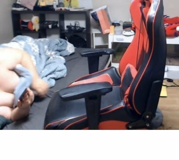 모 BJ 방송중 커다란 가슴골 노출.jpg_1.jpg