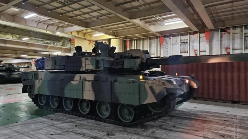 폴란드에 k2전차와 k9자주포 추가로 도착중_4.webp