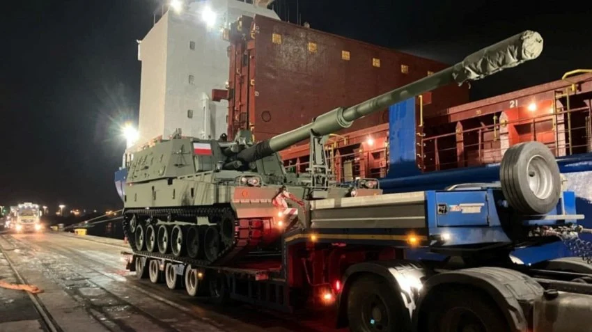 폴란드에 k2전차와 k9자주포 추가로 도착중_5.webp