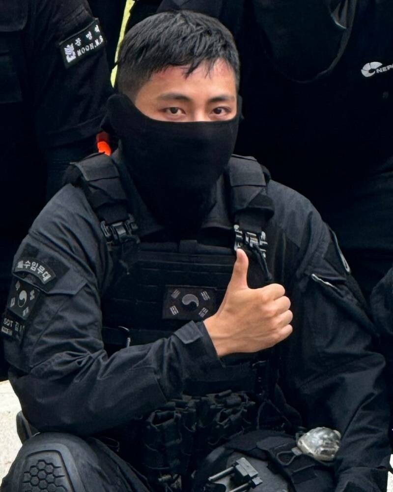 군대가서 체형이 변했다는 BTS 뷔.jpg_3.jpg