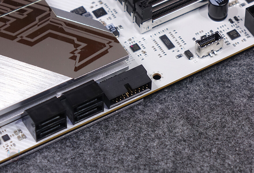 컬러풀 브랜드를 잘 표현한 Z890 메인보드!-컬러풀 iGame Z890 울트라_32.jpg