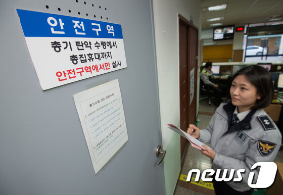 한국 좀비물에서 총을 구할때 가까운 경찰서를 터는 이유_3.jpg