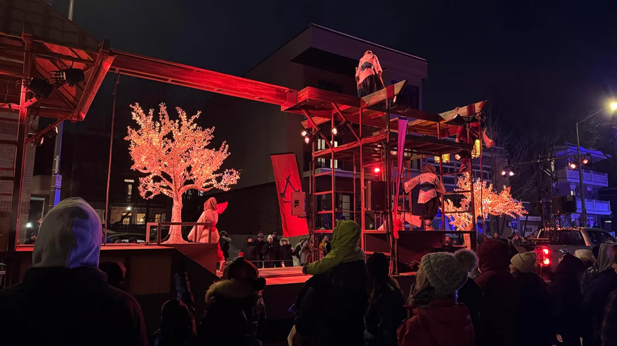 어쌔신크리드)퀘벡 윈터 퍼레이드 공연 현장_1.webp