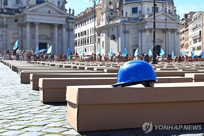 이탈리아 로마 한복판에 관짝들이 무더기로 깔린 이유_2.jpg