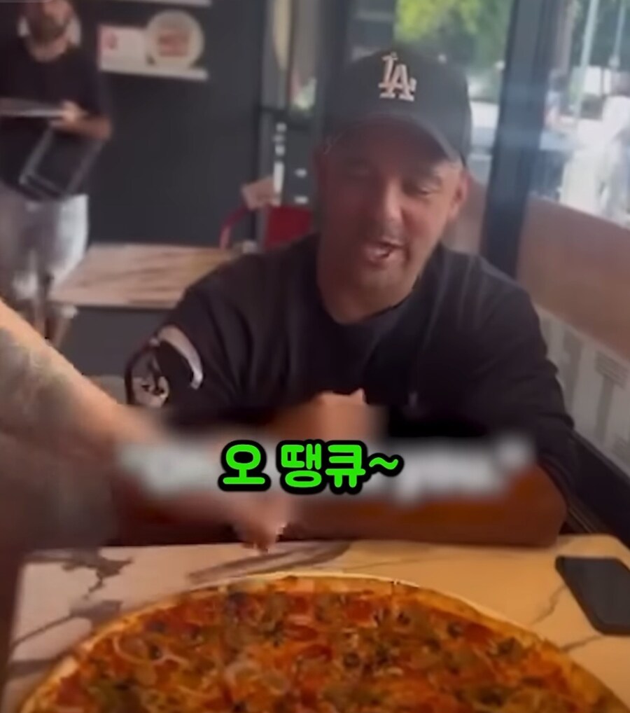 피자가게에서 와이파이 비번을 물어본 사람_6.jpg