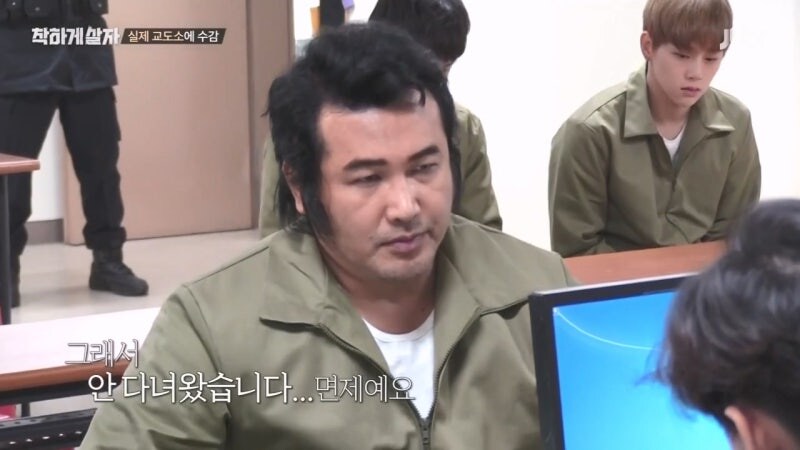 교도관 ㄹㅇ 숨 넘어가게 만드는 교도소 수감자_23.jpg