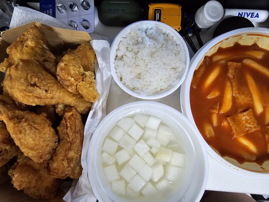 새벽 버거 떡튀순은 좀 가소로움_1.jpg