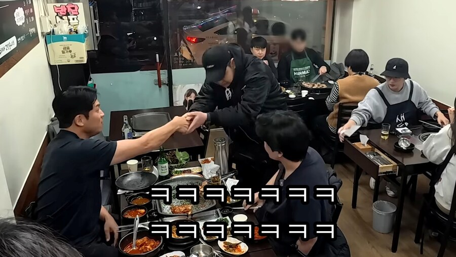 유머) 교수님에게 밥집에서 딱걸린 대학원생 윤남노 ㅋㅋ_20.jpg