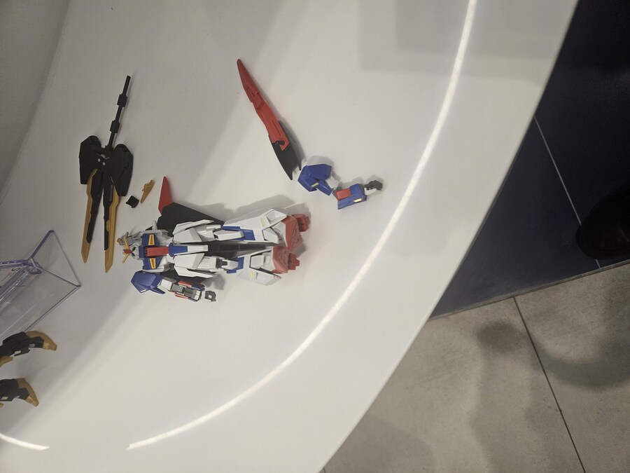 판교역 건담매장 문을 지키던 제타건담 근황_1.jpg