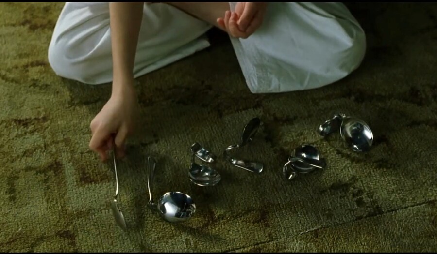 영화) 매트릭스 1편의 핵심 메세지 "숟가락은 없다"_2.jpg