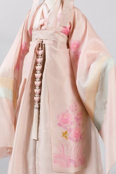 1983년에 제작된 약혼복_3.jpg