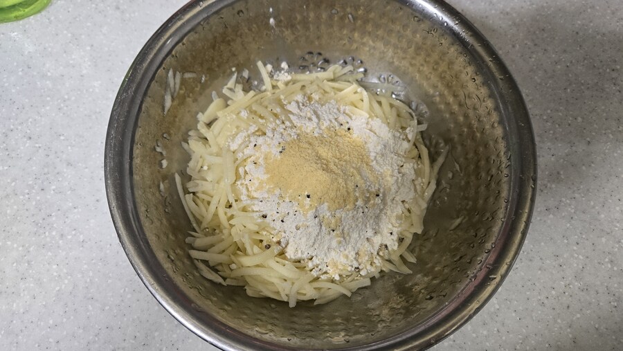 비온다해서 야옹이랑 감자전 만들어 먹음_5.jpg