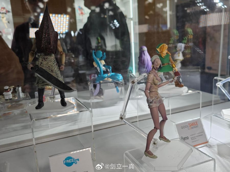 [맥스 팩토리] figma 계열 NYTTF25 전시 사진_12.jpg