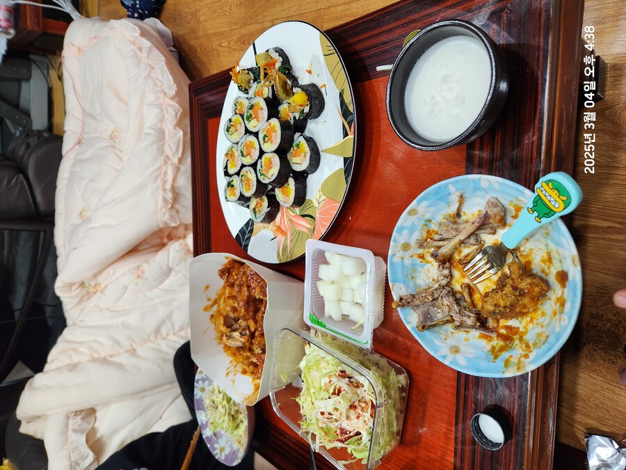 치킨과 막걸리를 즐긴다._1.jpg