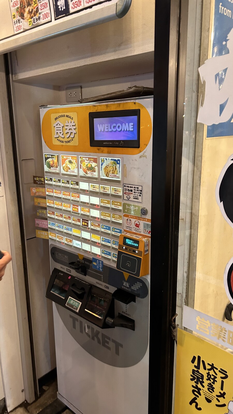 삼겹살 튀김 볶음을 산처럼 쌓아주는, 도쿄 니쿠지루멘 스스무_4.jpg