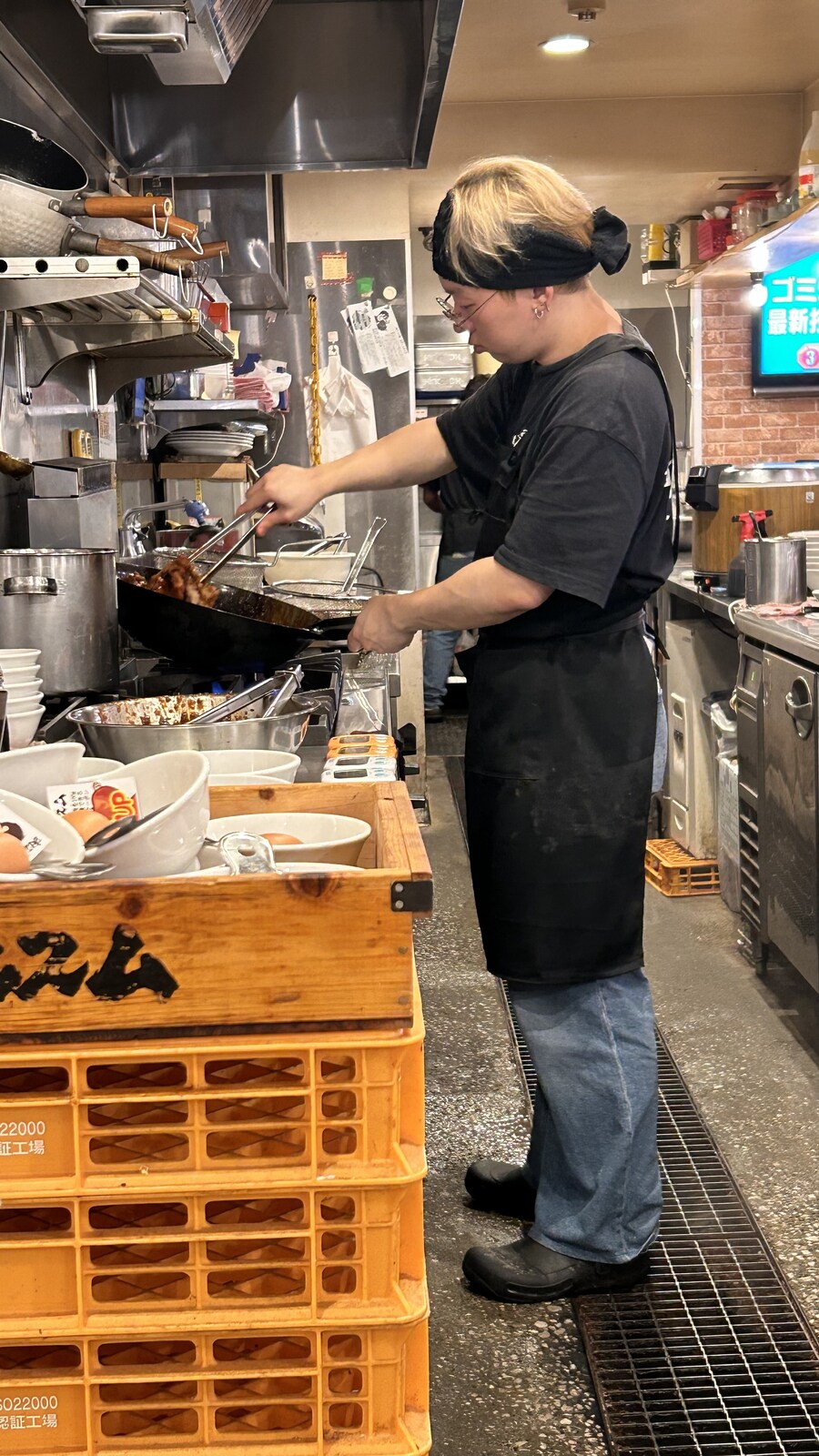 삼겹살 튀김 볶음을 산처럼 쌓아주는, 도쿄 니쿠지루멘 스스무_7.jpg