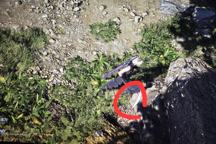 필드 다닐 때 반달모양 나오는것 버그인가요?_1.jpg