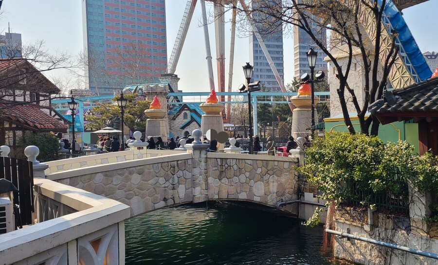 니들은 혼자 롯데월드 가지마라_1.jpg