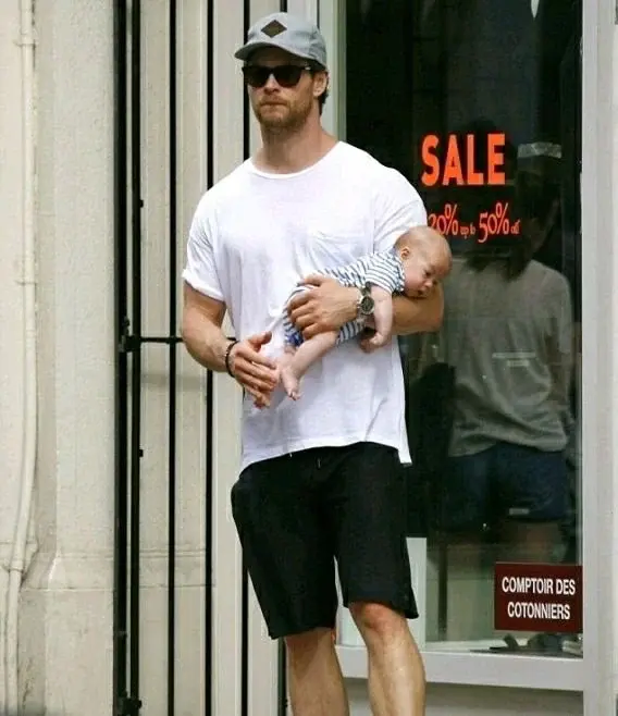 크리스 햄스워스 논란.hotdog_4.webp