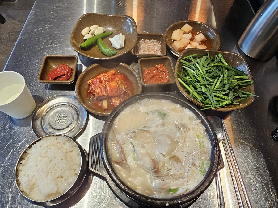 [부산] 광안리 수변최고돼지국밥_2.jpg